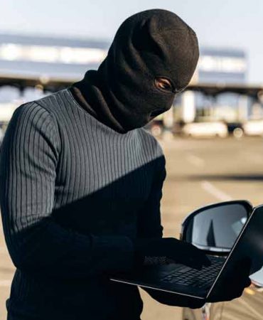 thief-with-laptop.jpg thief-with-laptop.jpg